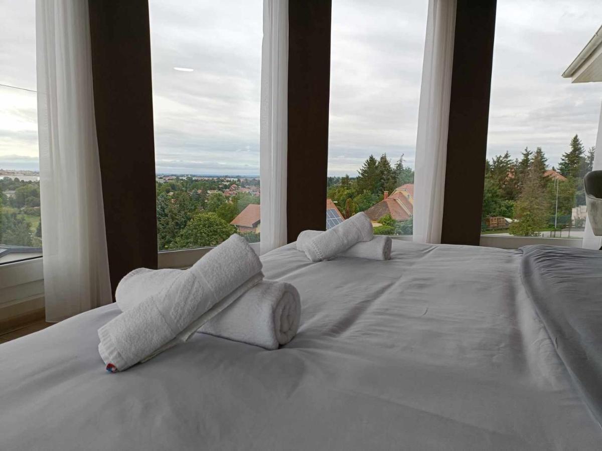 West Panorama Penthouse - Apartment With A Fantastic View Of The City 松博特海伊 外观 照片