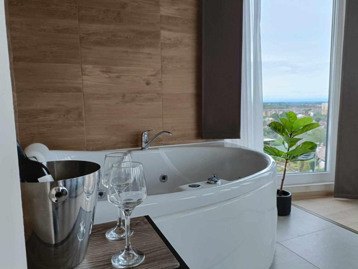 West Panorama Penthouse - Apartment With A Fantastic View Of The City 松博特海伊 外观 照片