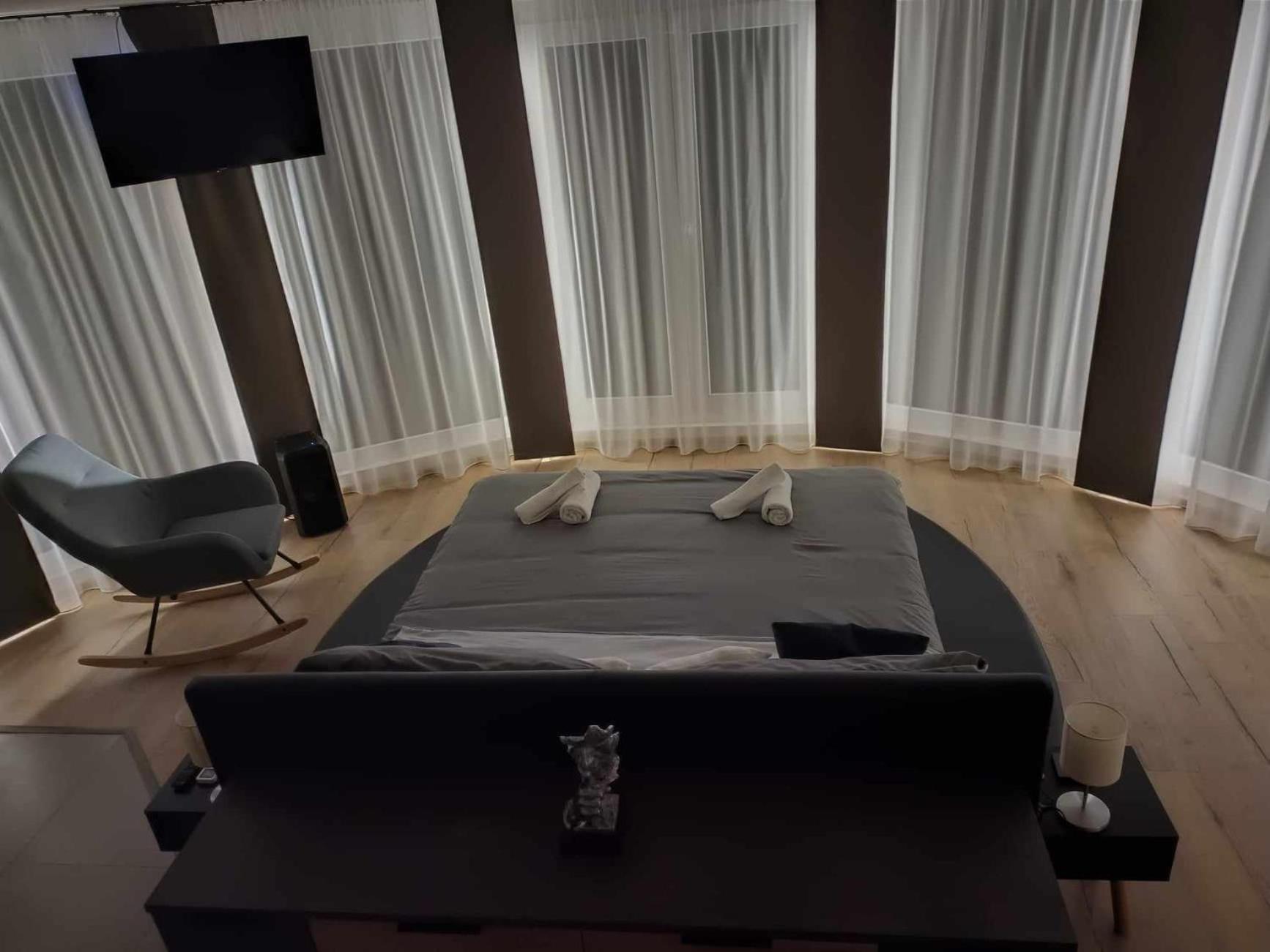 West Panorama Penthouse - Apartment With A Fantastic View Of The City 松博特海伊 外观 照片