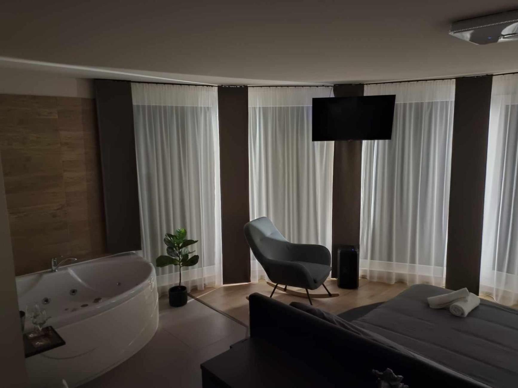 West Panorama Penthouse - Apartment With A Fantastic View Of The City 松博特海伊 外观 照片