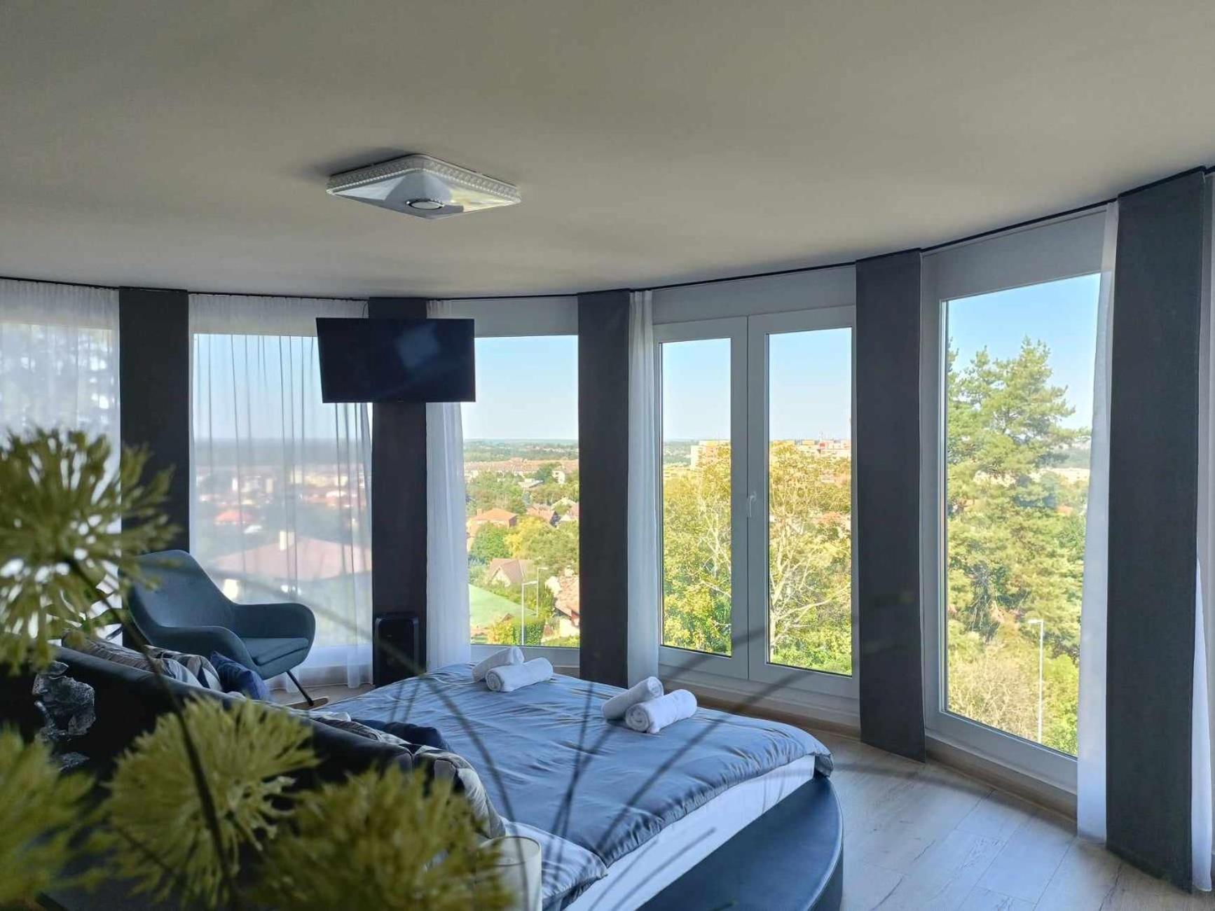West Panorama Penthouse - Apartment With A Fantastic View Of The City 松博特海伊 外观 照片