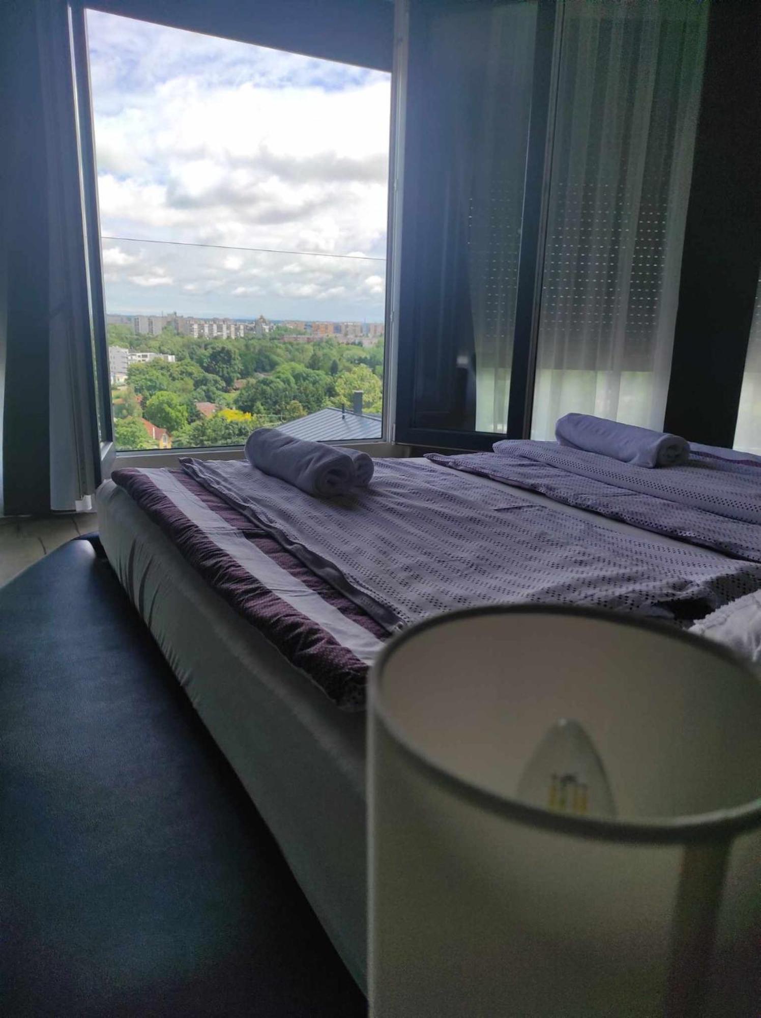 West Panorama Penthouse - Apartment With A Fantastic View Of The City 松博特海伊 外观 照片